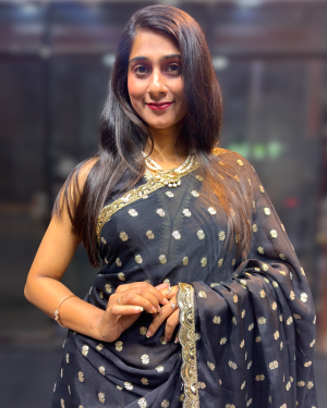 Black Chinnon with 2D Contrast Color Pallu