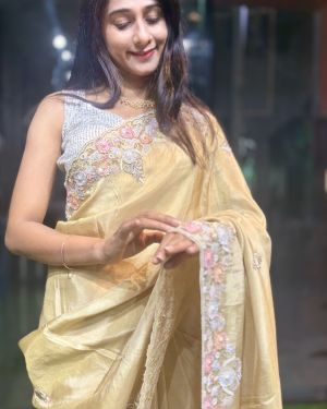 Noor-E-Zar Kanchi Radiance