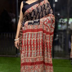 Noor-e-Ajrak Mirror Muse