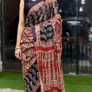 Noor-e-Ajrak Mirror Muse