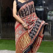 Noor-e-Ajrak Mirror Muse